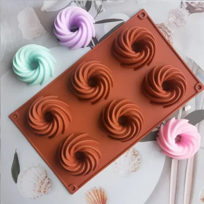 Medium Swirl Bundt Silicone Mould (6 cavity)