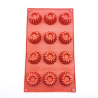Round Scalloped Silicone Mould (12 Cup)